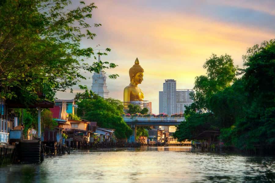 Bangkok: Grand Palace, Wat Arun & Giant Buddha Iconic Tour - Wat Arun begins the morning beside the river