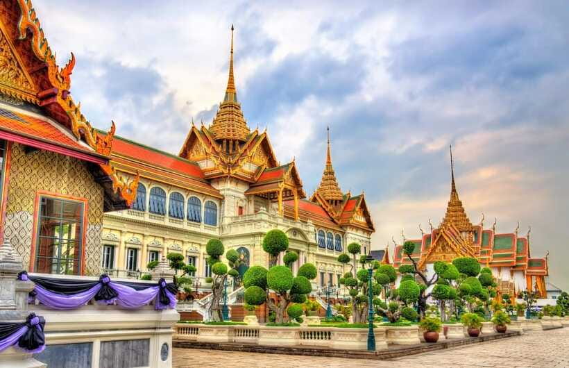 Bangkok: Grand Palace, Wat Pho, and Wat Arun Guided Tour - Who should book this temple tour?
