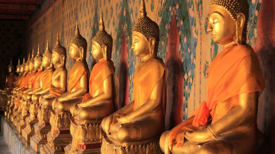 Bangkok: Grand Palace & Wat Pho Half-Day Private Tour - What the private guide adds to the experience