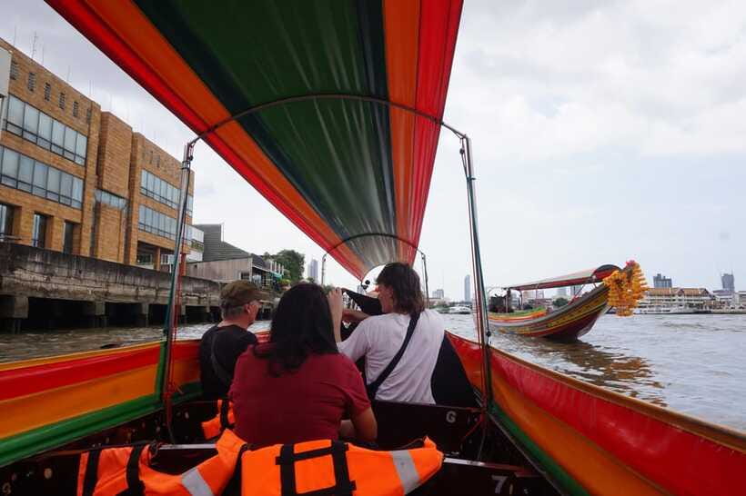 Bangkok: Grand Palace, Wat Pho & Long Tail Boat Tour - Elena’s role and the value of a live guide