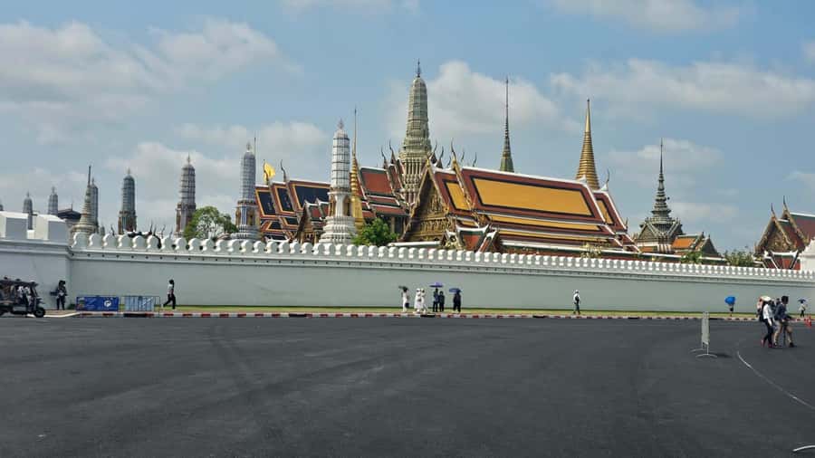 Bangkok: Grand Palace, Wat Pho & Long Tail Boat Tour - Who will get the most from the $104 price?