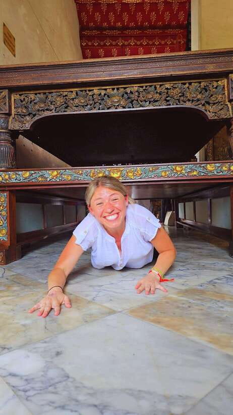 Bangkok: Grand Palace, Wat Pho, Wat Arun and Wat Sa Ket Tour - What the guides add to the day