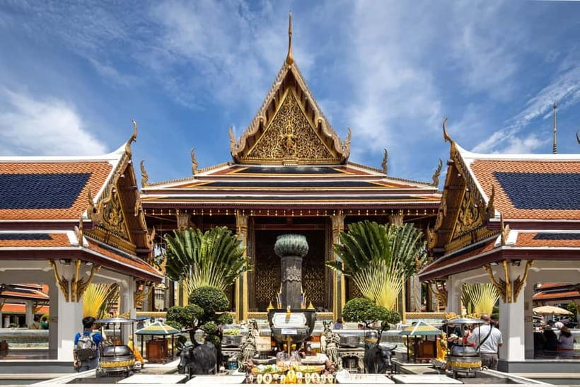 Bangkok: Grand Palace, Wat Pho, Wat Arun Sacred & Local Tour - Crossing the River to Wat Arun