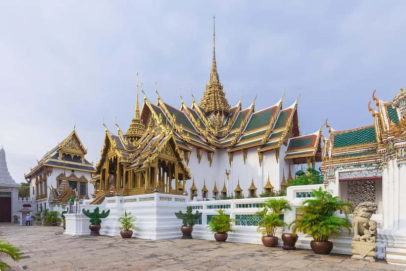 Bangkok: Grand Palace, Wat Pho, Wat Arun Sacred & Local Tour - What the $18 Price Really Covers