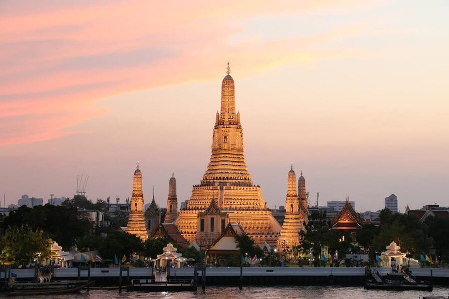 Bangkok: Grand Palace, Wat Pho & Wat Arun Tour in Italian - Returning to Sathorn Pier by ferry