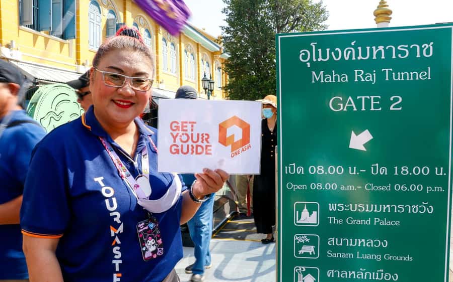 Bangkok: Grand Palace, Wat Pho, & Wat Arun Walking Tour - Lunch and the one-hour pause