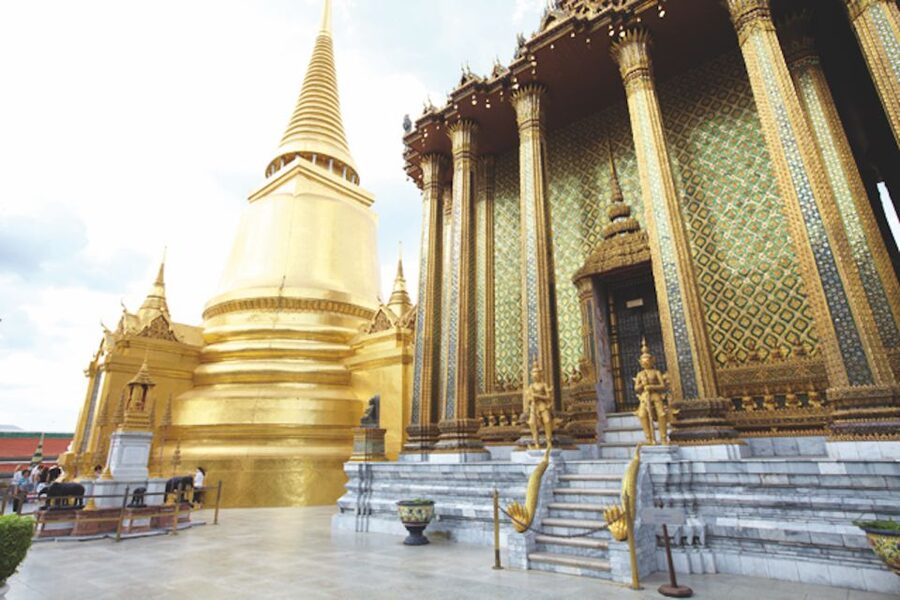 Bangkok: Half-Day Temple and Grand Palace Group Tour - Who should book this Bangkok temple tour?
