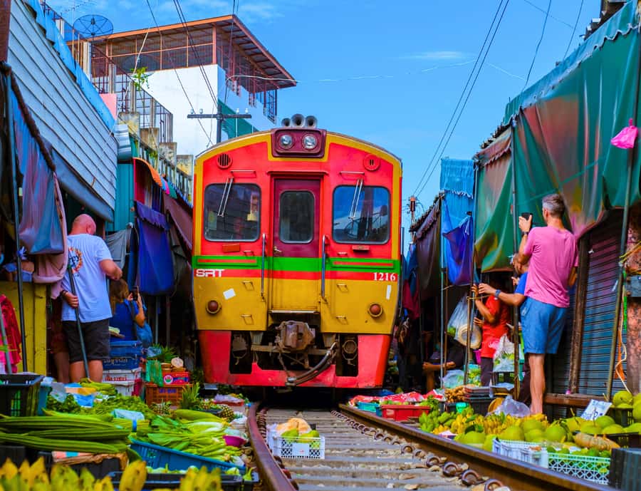 Bangkok: Highlights tour with Grand Palace & Floating Market - Crossing the Chao Phraya to Wat Arun