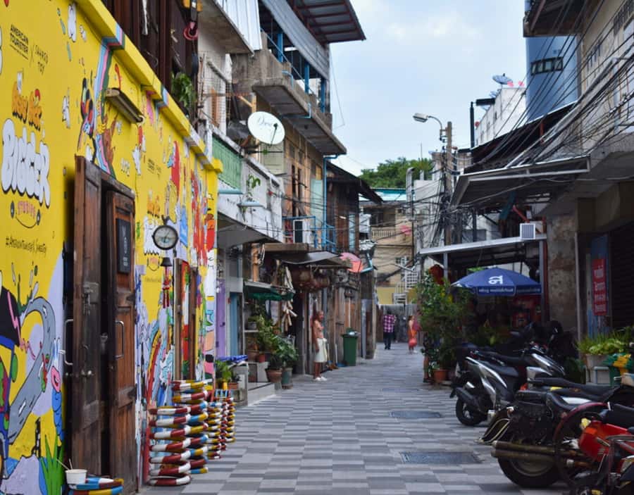 Bangkok: Highlights Tour wth Grand Palace & Must See Temples - The pace, comfort, and walking