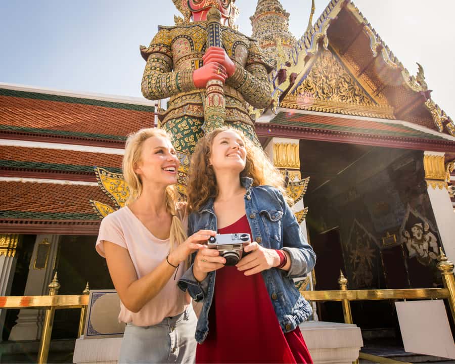 Bangkok: Highlights Tour wth Grand Palace & Must See Temples - Wat Paknam and the final stop at Asiatique
