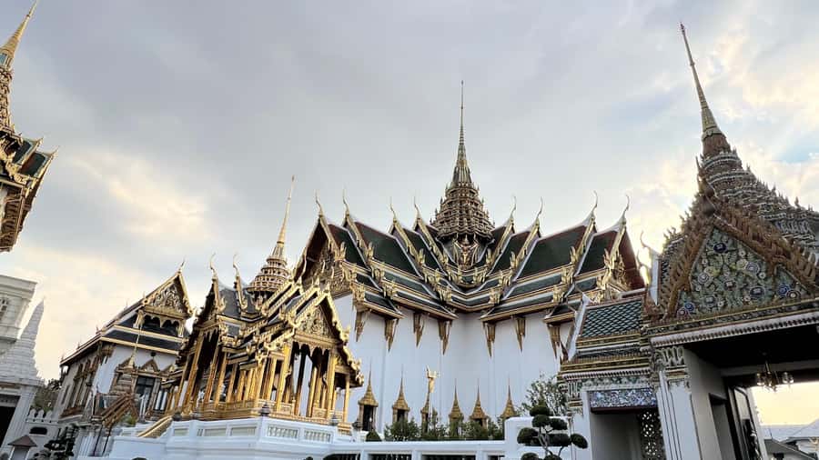 Bangkok: Kid On Tour Grand Palace and Emerald Buddha - The Emerald Buddha and Its Many Stories