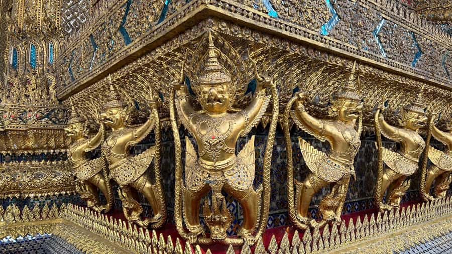 Bangkok: Kid On Tour Grand Palace and Emerald Buddha - The Ice Cream and Thai Snack Break