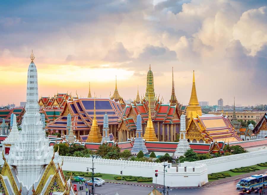 Bangkok: Private Temple City Grand Palace, Wat Pho, Wat Arun - Crossing the River to Wat Arun
