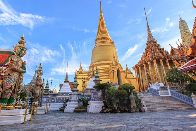 Bangkok's Grand Palace Complex and Wat Phra Kaew Tour - Wat Phra Kaew and the small Emerald Buddha