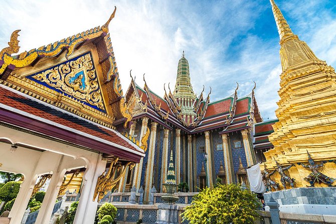 Bangkok's Grand Palace Complex and Wat Phra Kaew Tour - Entering the Grand Palace grounds
