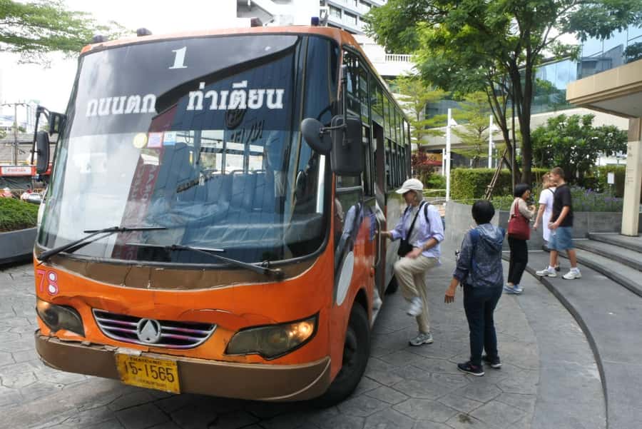 Bangkok Safari: Palace and Temple Tour with Lunch - Two hours inside the Grand Palace