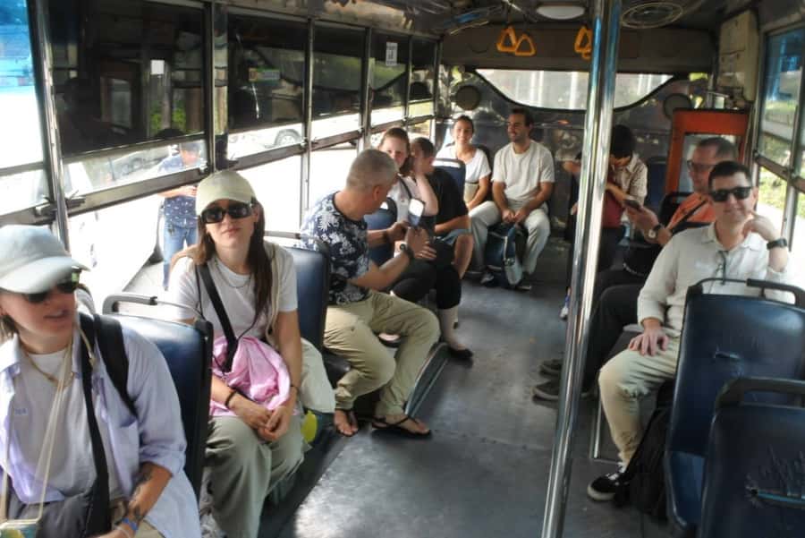 Bangkok Safari: Palace and Temple Tour with Lunch - Chinatown and Pak Khlong Talat from the bus