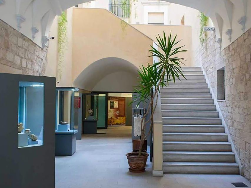 Bari: Simi Palace and Byzantine Church Tour with Ticket - Reading the Byzantine church ruins