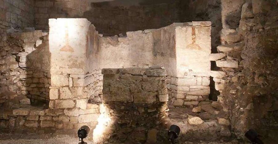 Bari: Simi Palace and Byzantine Church Tour with Ticket - The Roman house beneath the palace