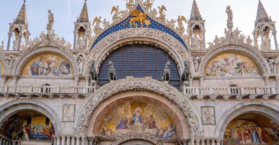 Basilica and Doge's Palace tour with Lunch & Murano - St. Mark’s Basilica and its Byzantine mosaics