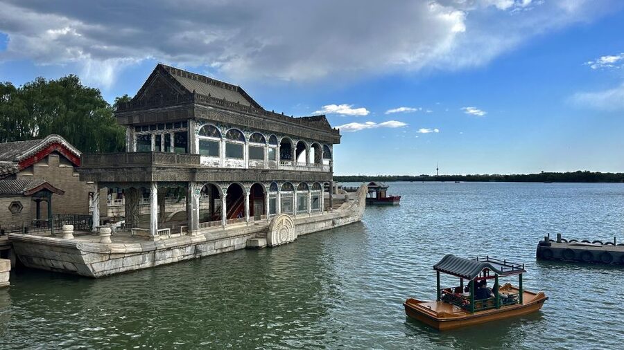 Beijing: Mutianyu & Summer Palace Tour–Group/Private Options - Lunch between the Wall and the palace