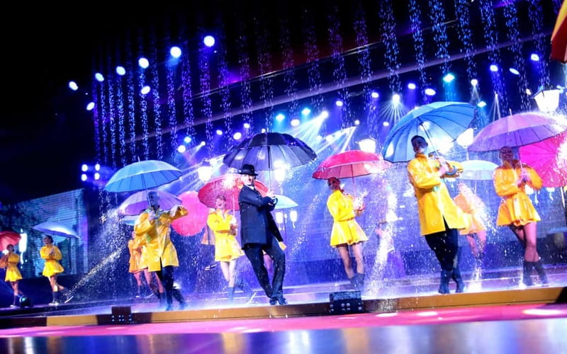 Benidorm: Show at Benidorm Palace - The interval is more than a bathroom break