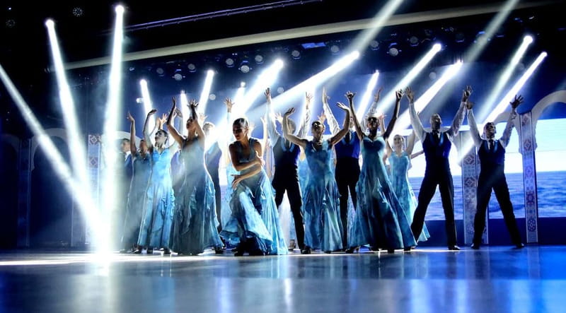 Benidorm: Show at Benidorm Palace - What happens during the 2.5-hour evening