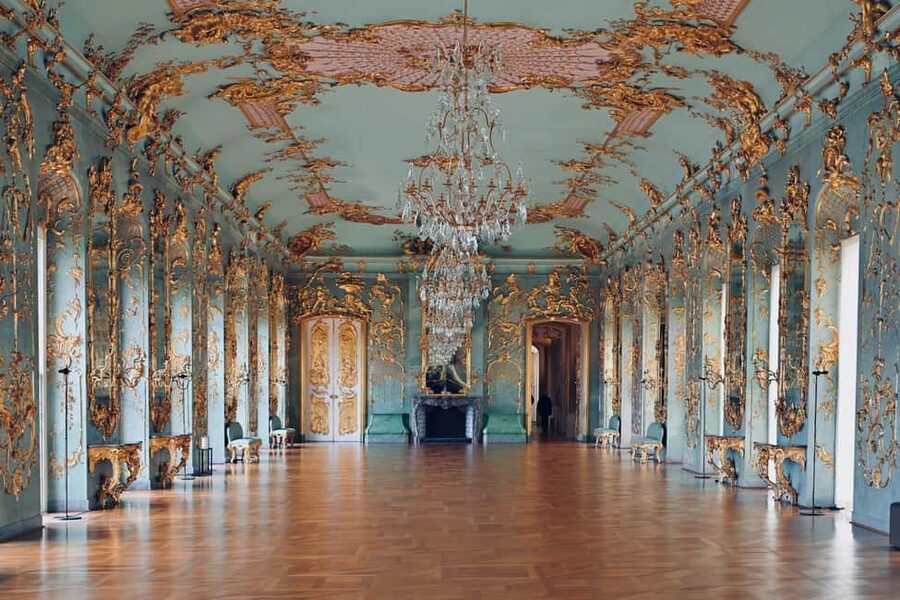 Berlin: Charlottenburg Palace & Gardens Ticket & Audio Tour - Using the audio guide without losing your own rhythm
