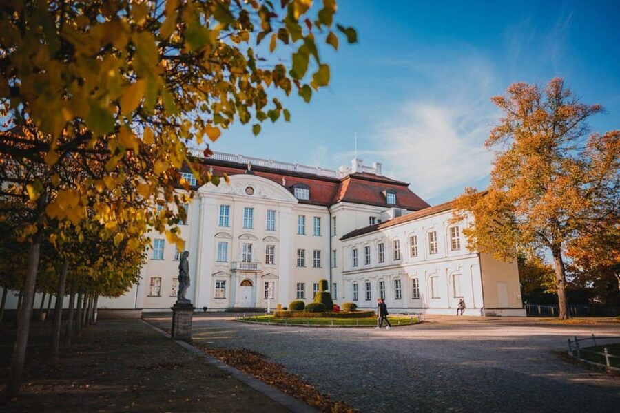 Berlin: Classical concerts in Köpenick Palace - Aurora Hall - Why Köpenick Palace changes the evening