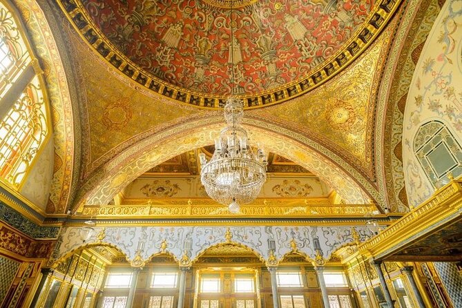 Blue Mosque, Hagia Sophia, Topkapi Palace &Grand Bazaar Tour - Pickup, walking and the shape of the day
