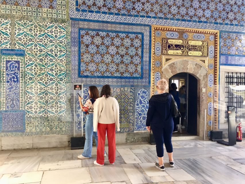 Blue Mosque, Topkapı Palace and Harem Guided Tour - A five-minute look at Hagia Sophia