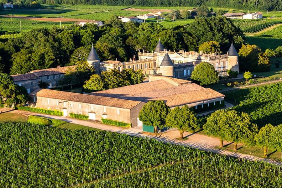 Bordeaux: Panoramic flight over vineyards and châteaux - Why an aerial view changes Saint-Émilion