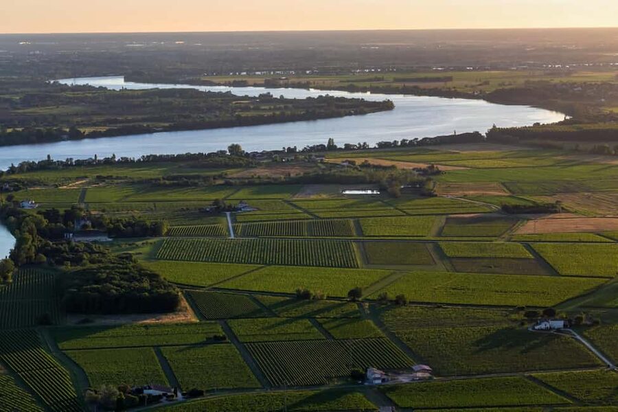 Bordeaux: Panoramic flight over vineyards and châteaux - Twenty minutes across the Gironde countryside