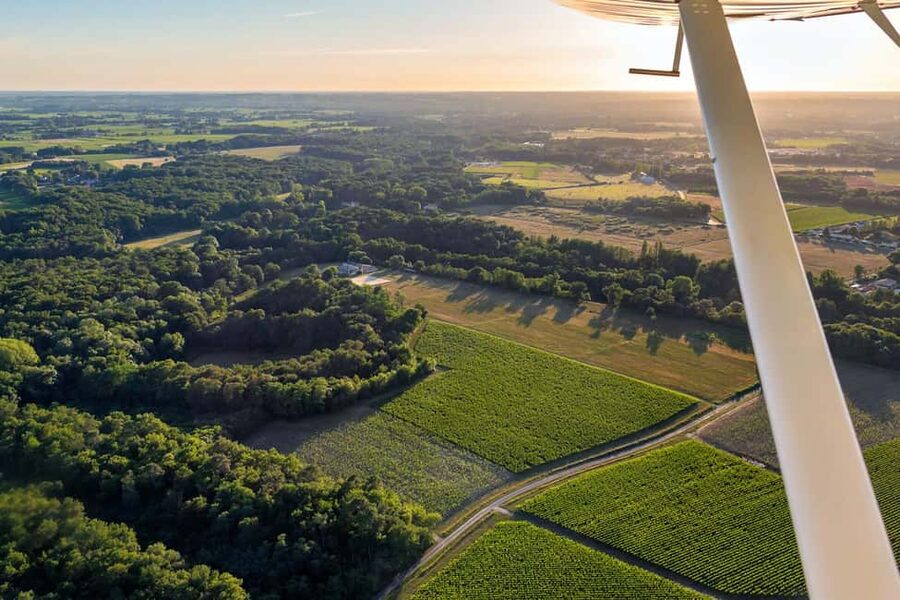 Bordeaux: Panoramic flight over vineyards and châteaux - What the $174 price really buys
