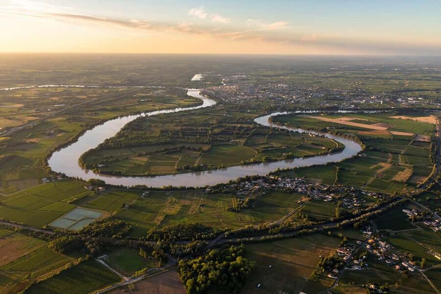 Bordeaux: Panoramic flight over vineyards and châteaux - Starting at Les Artigues de Lussac aerodrome