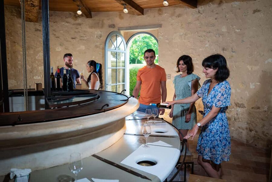 Bordeaux: Visit to Château de Reignac and prestige tasting - Seeing the vat room and barrel cellars