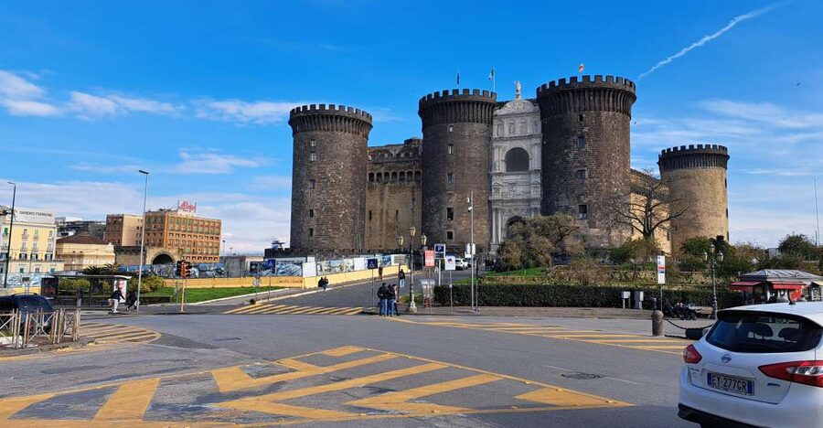 Bourbon Naples: Exclusive guide and Royal Palace pass - Meeting at Neptune Fountain and Piazza Municipio