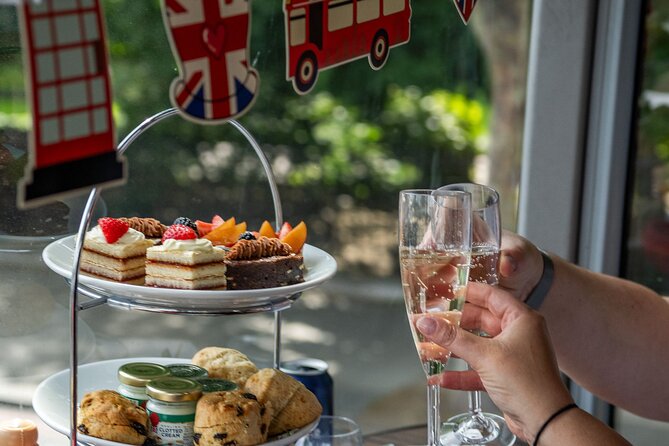 Buckingham Palace & Afternoon Tea Sightseeing Tour with PG Tips - How long you can spend inside