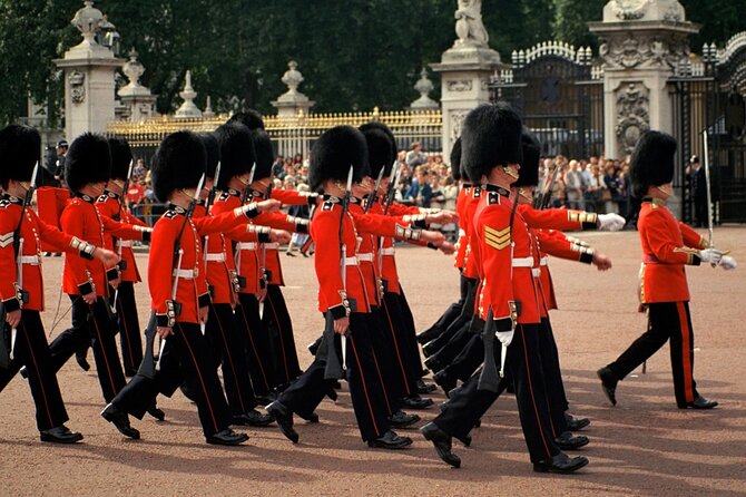 Buckingham Palace & Changing of the Guard Experience - Green Park: a calm beginning near the palace