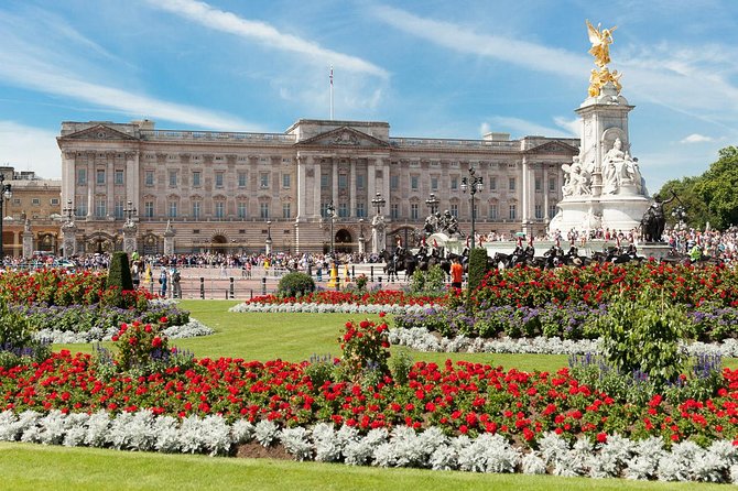 Buckingham Palace Entrance Ticket & Changing of the Guard Tour - Who should book this experience?
