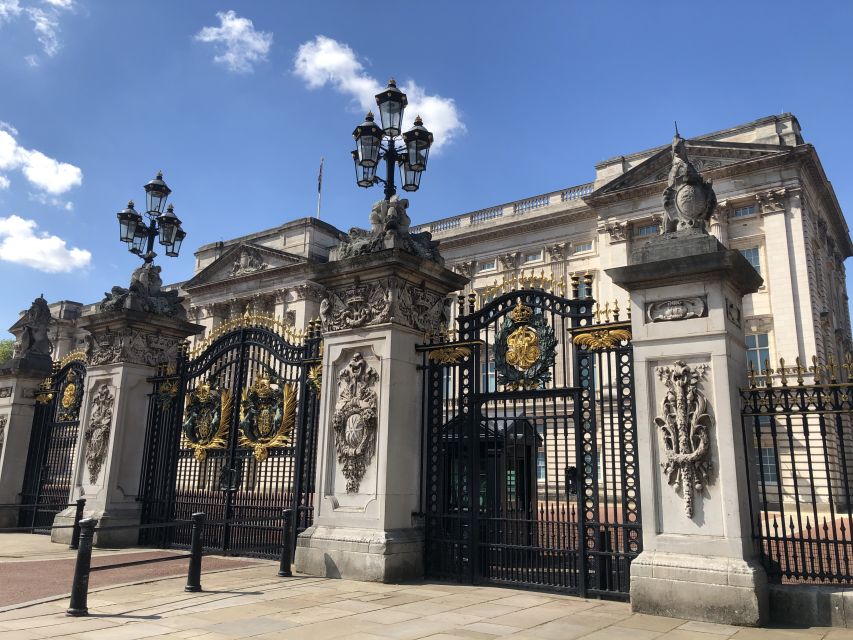Buckingham Palace Visit and Changing of the Guard Tour - Following the Old Guard and New Guard