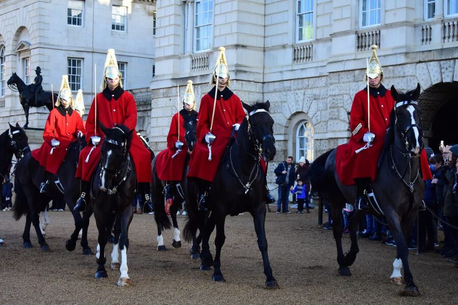 Buckingham Palace Visit and Changing of the Guard Tour - Who will enjoy this London tour most?