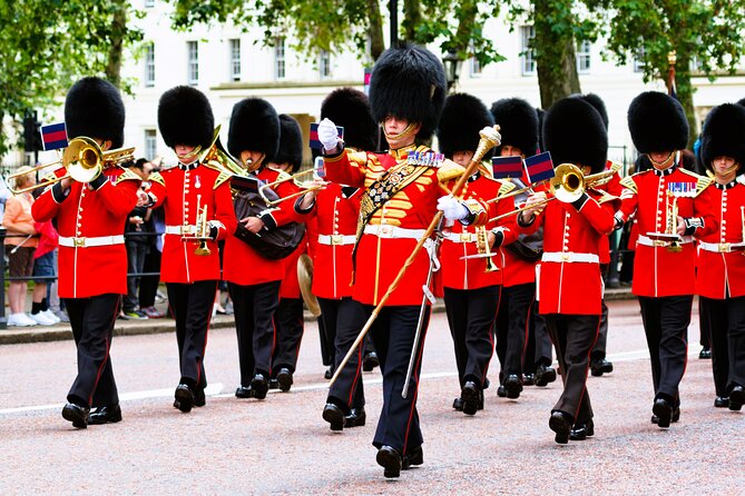 Changing of the Guard Guided Tour at Buckingham Palace - Why this tour can make the ceremony easier to understand
