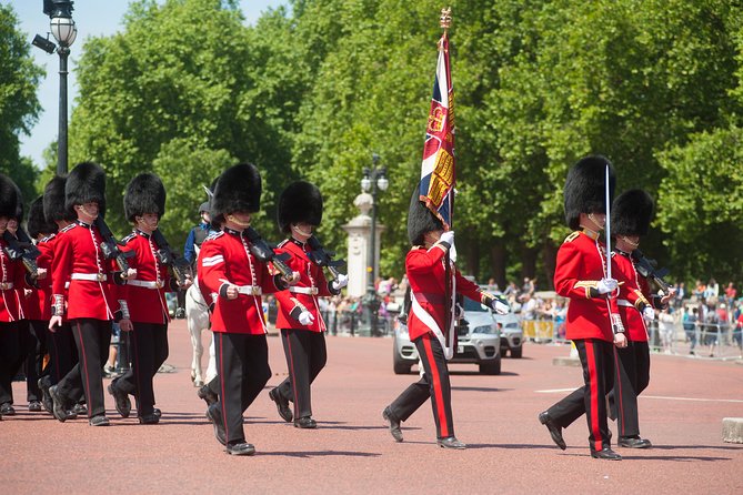 Changing of the Guard Guided Tour at Buckingham Palace - The horseguards, footguards, and changing positions