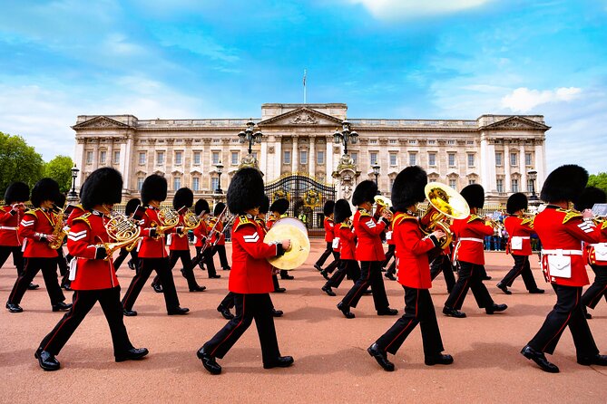 Changing of the Guard Guided Tour at Buckingham Palace - Weather, cancellations, and the Sunday version