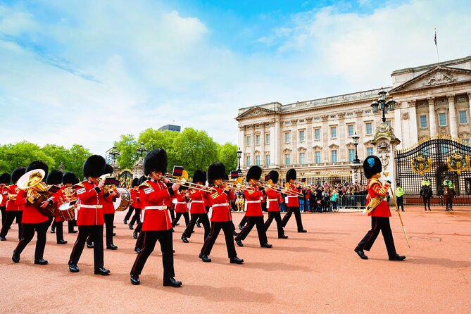 Changing of the Guard Guided Tour at Buckingham Palace - Meeting at the Duke of York Column
