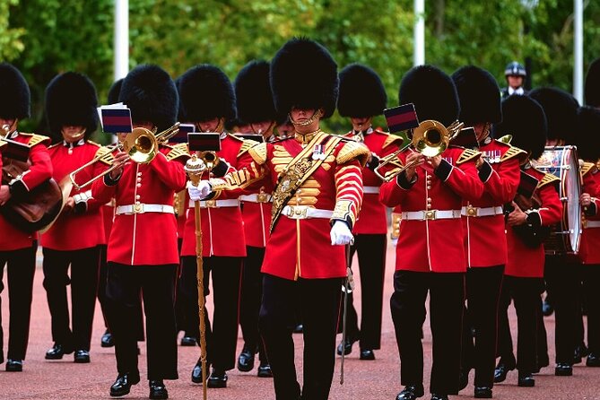 Changing of the Guard Walking Tour in London at Buckingham Palace - Why a guide helps at the Changing of the Guard