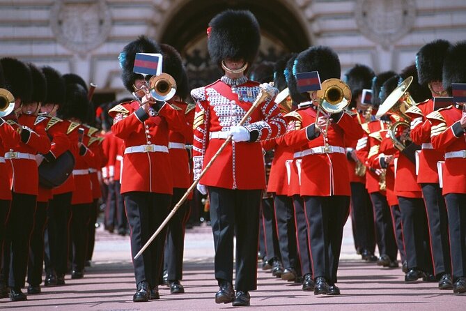 Changing of the Guard Walking Tour in London at Buckingham Palace - Meeting at Victoria Palace Theatre at 10 a.m.