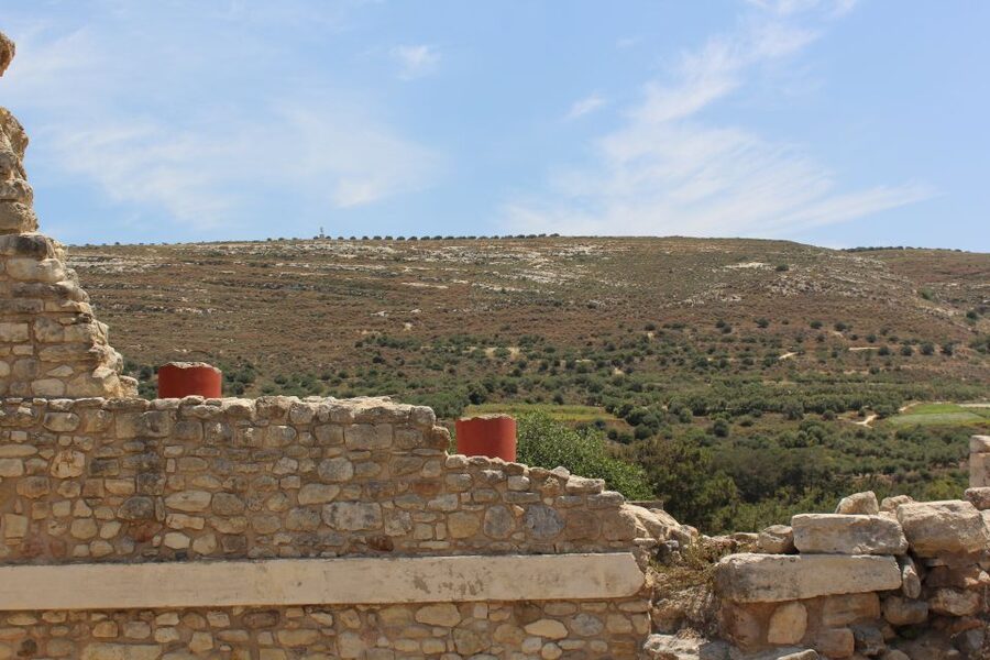 Chania to Knossos Palace- Heraklion City Private Guided Tour - Entering Knossos with a licensed guide