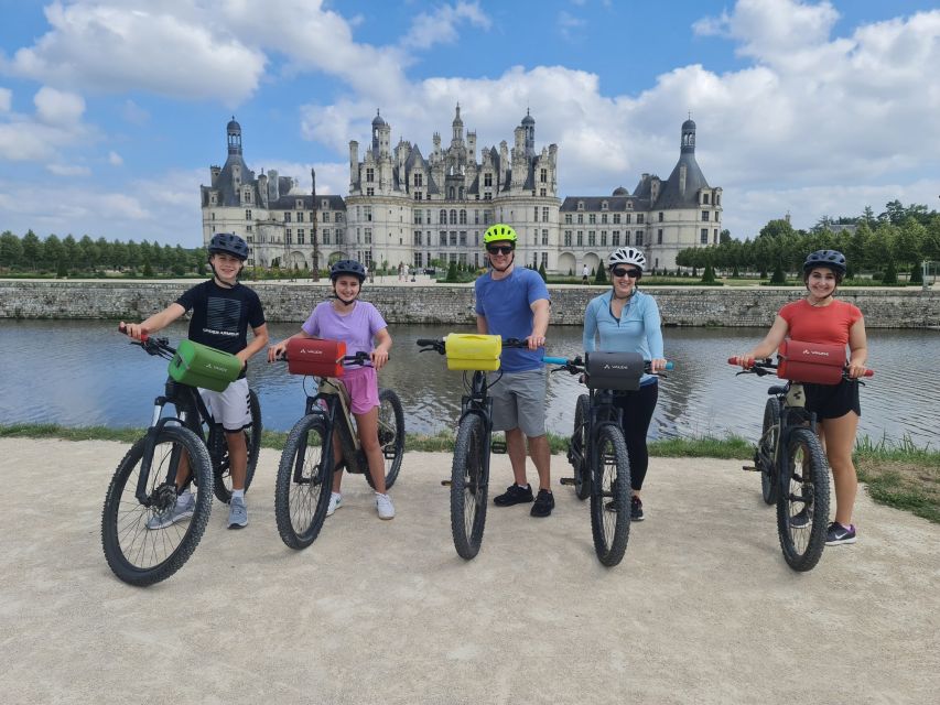Chateaux de la Loire cycling ! - A picnic under the trees